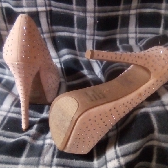 Heels - Picture 2 of 2